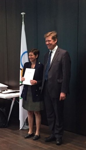 diploma in the hand 1